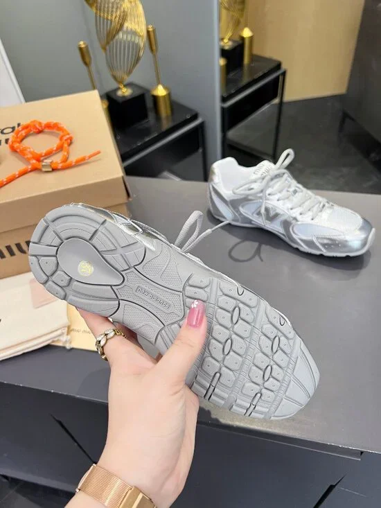 💯Authentic New Balance X Miu Miu 530 Sneakers - Picture 4 of 7